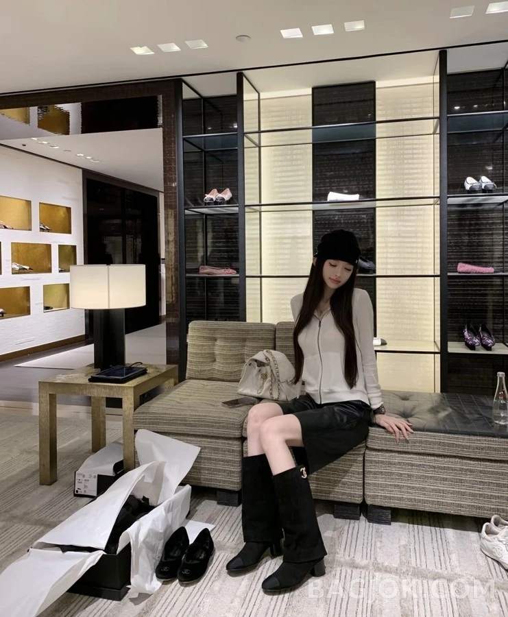 샤넬 샤넬 진주 로고 스웨이드 부츠 상세 이미지