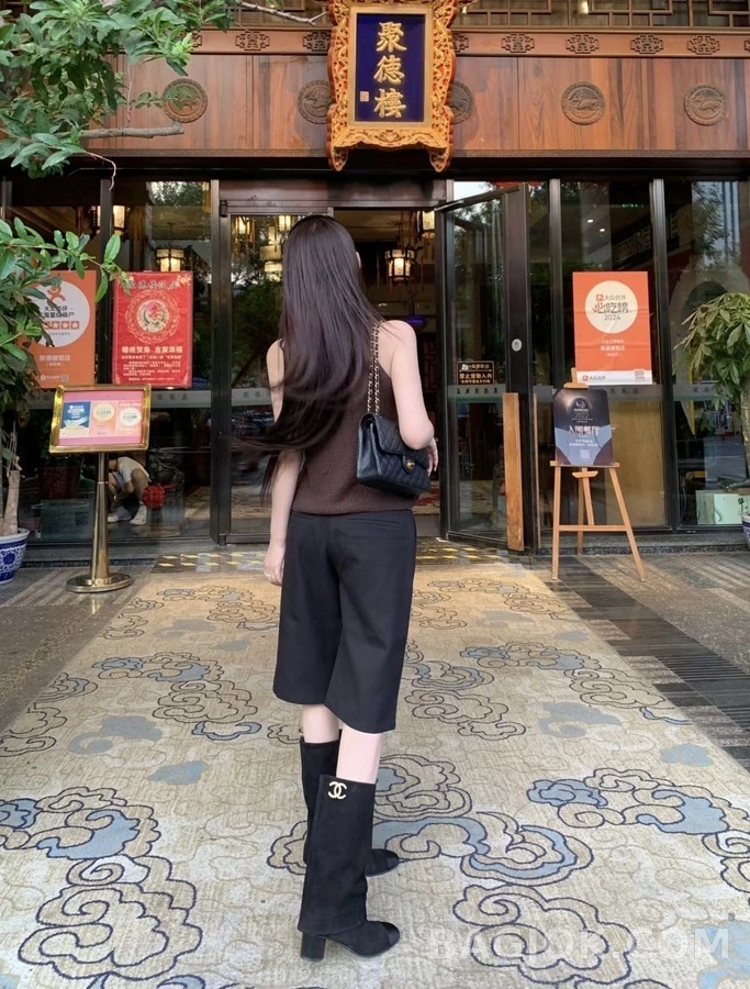 샤넬 샤넬 진주 로고 스웨이드 부츠 상세 이미지