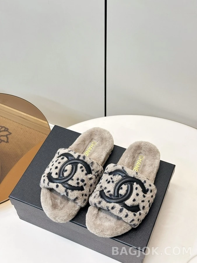 샤넬 샤넬 쌍C 레오파드 퍼 슬라이드 상세 이미지