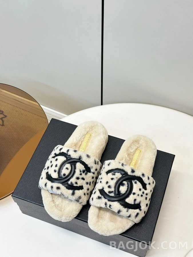 샤넬 샤넬 쌍C 레오파드 퍼 슬라이드 상세 이미지