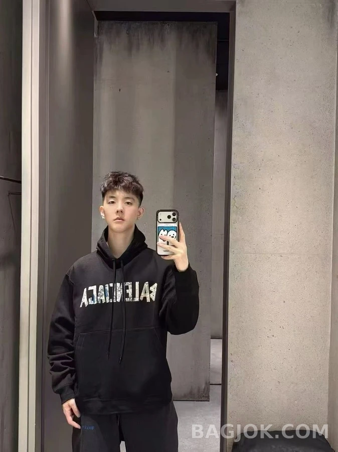 발렌시아가 발렌시아가 그래피티 레터링 맨투맨 상세 이미지