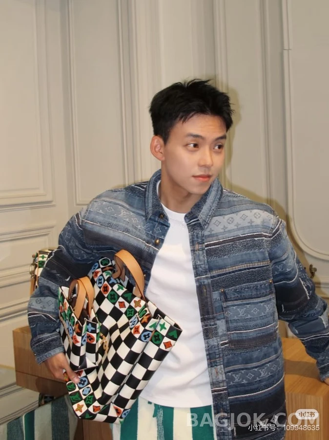 루이비통 루이비통 모노그램 패치워크 스트라이프 데님 긴팔 티셔츠 상세 이미지
