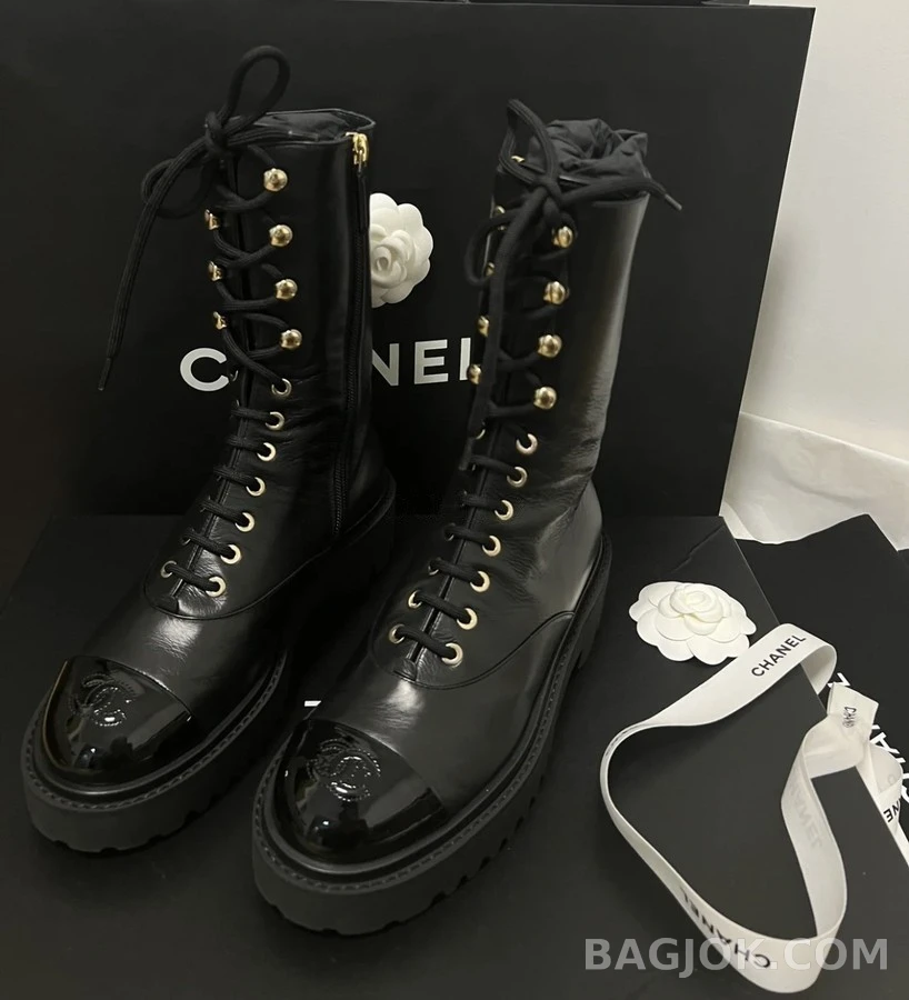 샤넬 샤넬 로고 코팅 캡토 레이스업 부츠 상세 이미지