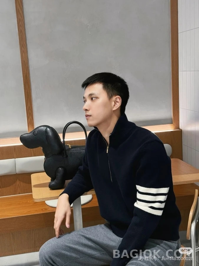 톰브라운 톰브라운 사선 스트라이프 하프 집업 니트 상세 이미지