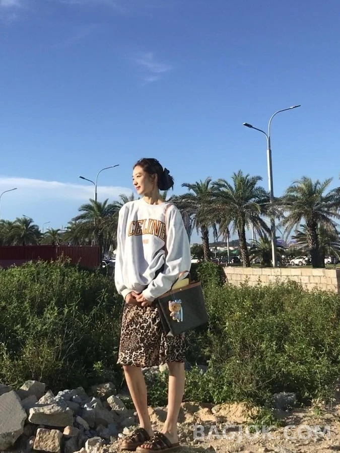 셀린느 셀린느 아치 로고 맨투맨 상세 이미지