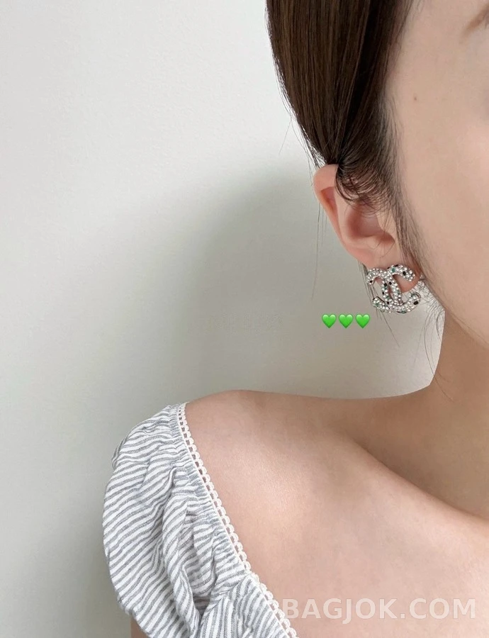 샤넬 샤넬 컬러 크리스탈 더블C 귀걸이 상세 이미지