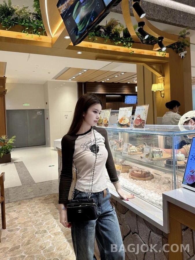 아크네 스튜디오 아크네 스튜디오 레터링 프린트 라글란 긴팔 티셔츠 상세 이미지