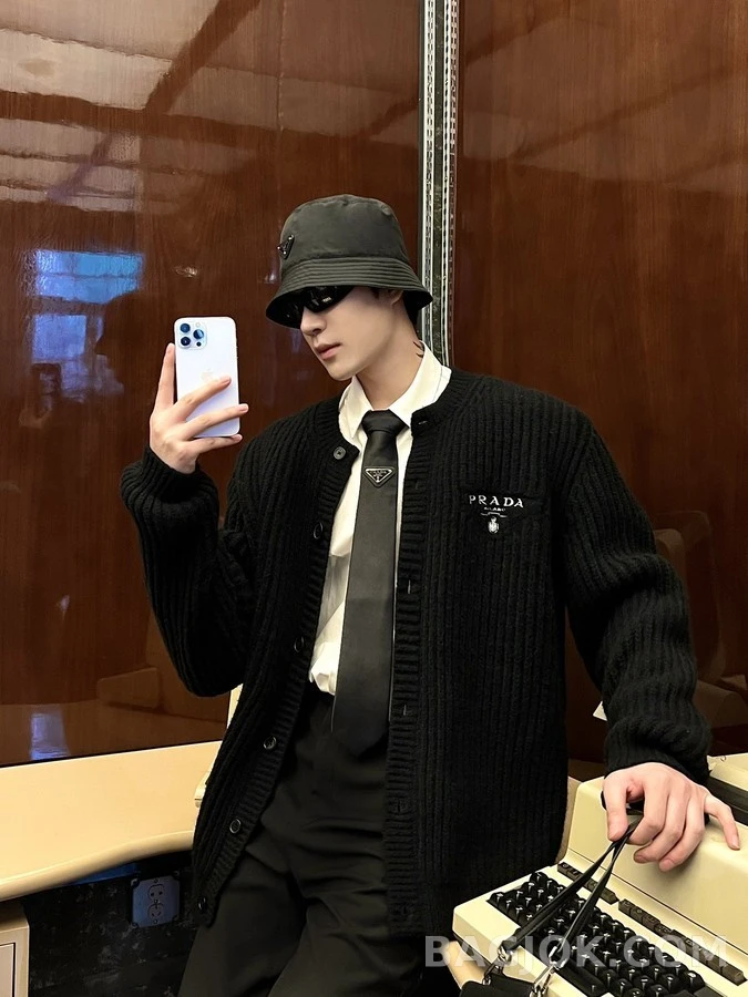 프라다 프라다 리브드 울 가디건 상세 이미지