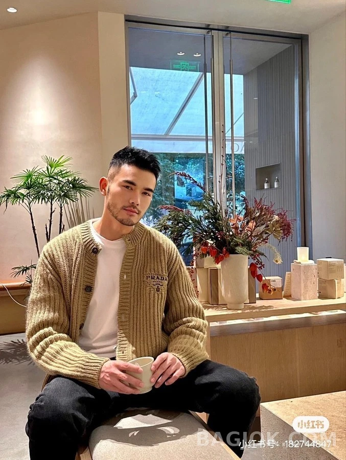 프라다 프라다 로고 자수 굵은 골지 가디건 상세 이미지