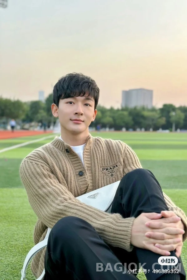 프라다 프라다 로고 자수 굵은 골지 가디건 상세 이미지