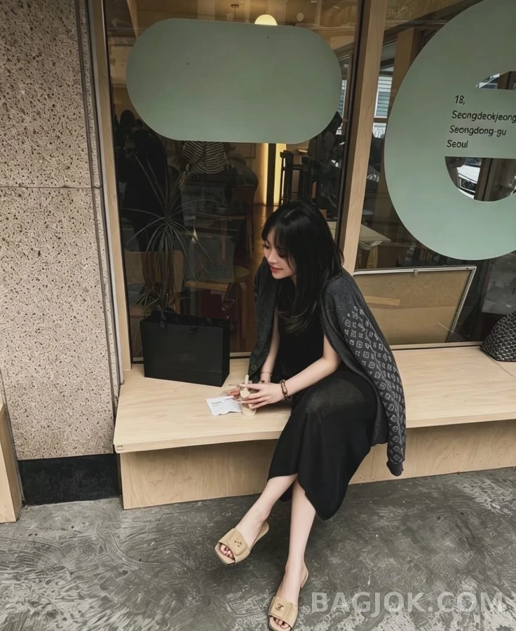 샤넬 샤넬 로고 스퀘어 토 뮬 상세 이미지