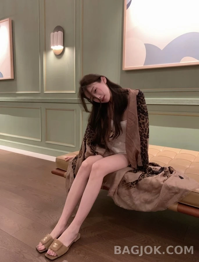 샤넬 샤넬 로고 스퀘어 토 뮬 상세 이미지