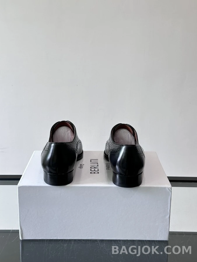 벨루티 벨루티 악어 엠보 더비 슈즈 상세 이미지
