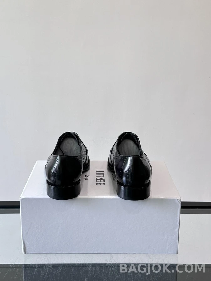 벨루티 벨루티 악어 엠보 더비 슈즈 상세 이미지