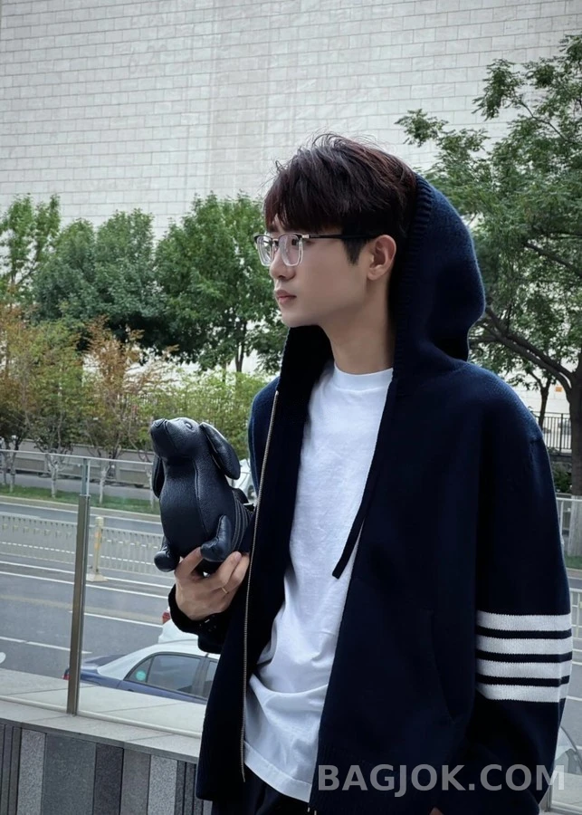 톰브라운 톰브라운 4바 자수 울 후드 집업 상세 이미지