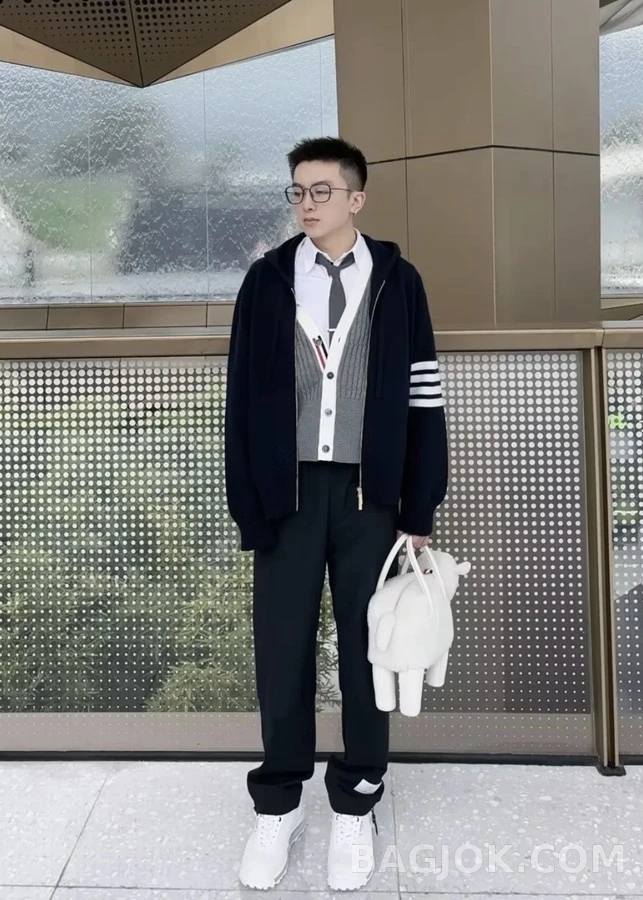 톰브라운 톰브라운 4바 자수 울 후드 집업 상세 이미지