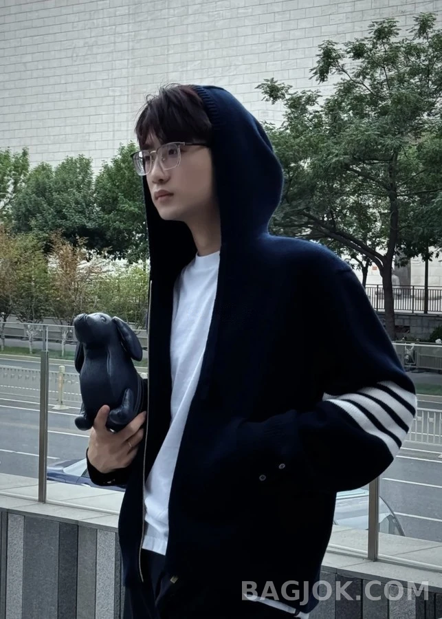 톰브라운 톰브라운 4바 자수 울 후드 집업 상세 이미지