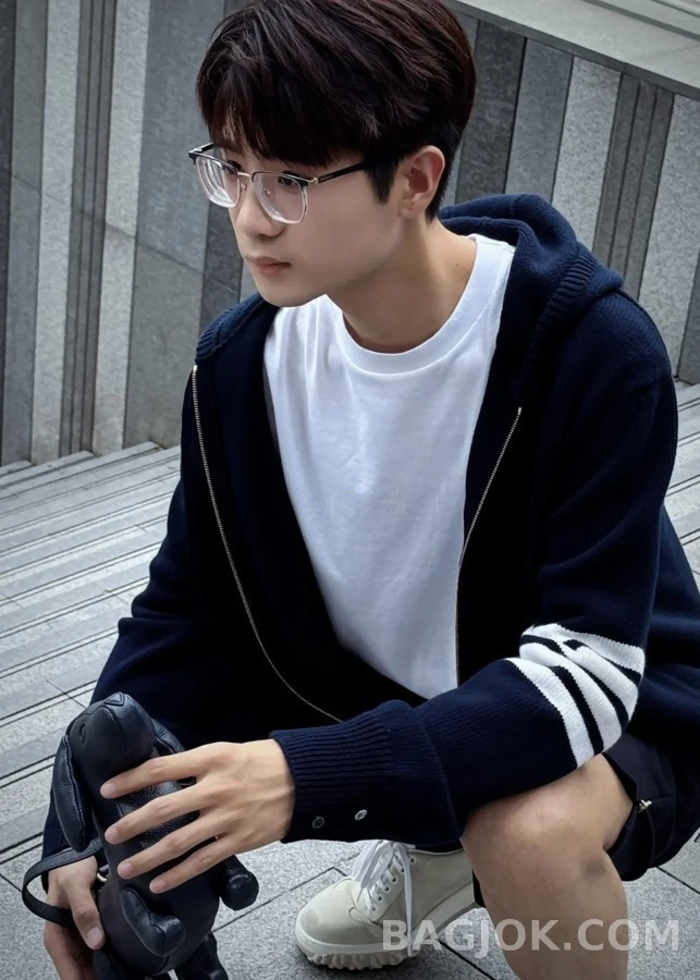 톰브라운 톰브라운 4바 자수 울 후드 집업 상세 이미지