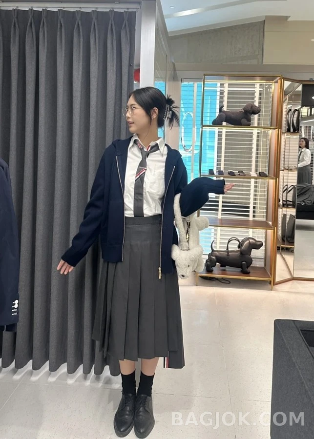 톰브라운 톰브라운 4바 자수 울 후드 집업 상세 이미지