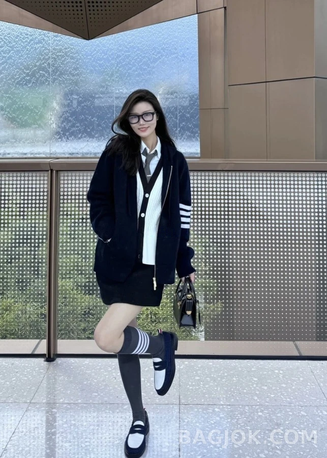 톰브라운 톰브라운 4바 자수 울 후드 집업 상세 이미지