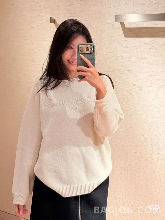 루이비통 루이비통 레터링 엠보싱 긴팔 티셔츠 상세 이미지