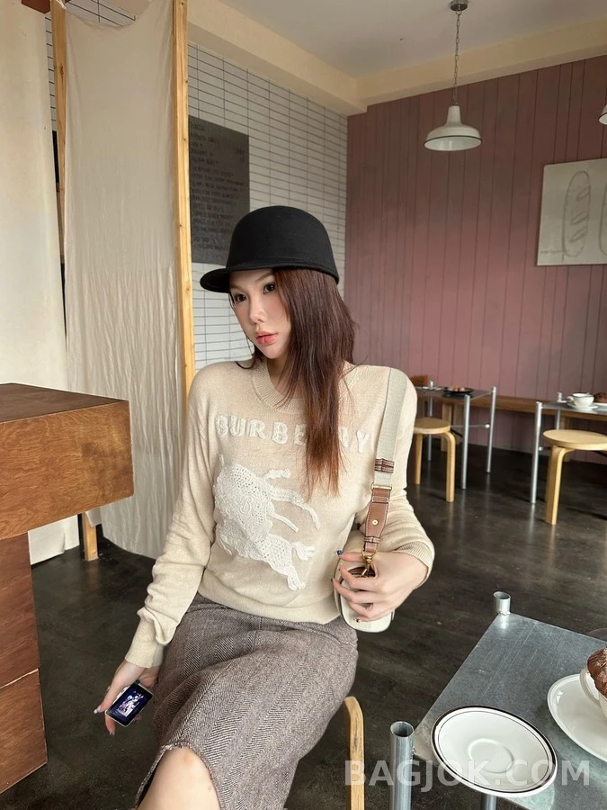 버버리 버버리 마술 기사 로고 니트 상세 이미지