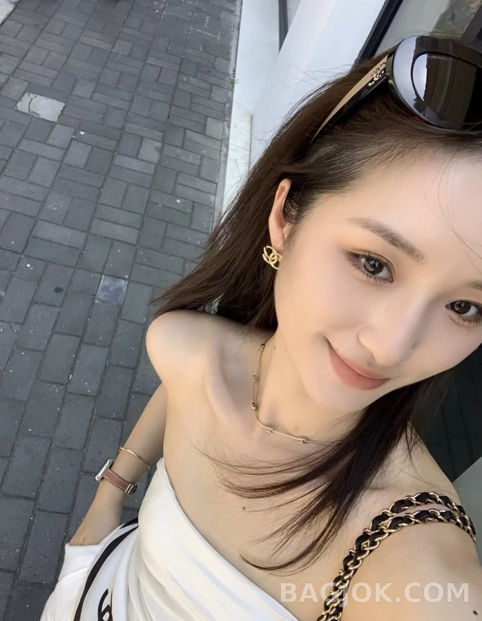 샤넬 샤넬 트위스트 로고 귀걸이 상세 이미지