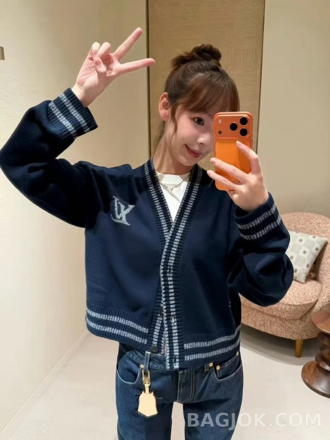 루이비통 루이비통 로고 컬리지 가디건 상세 이미지