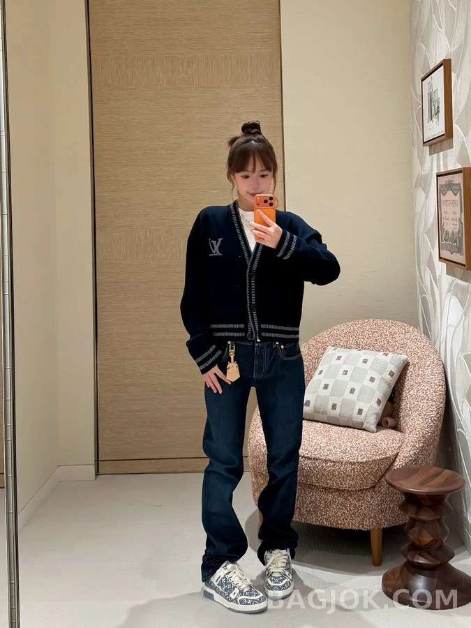 루이비통 루이비통 로고 컬리지 가디건 상세 이미지