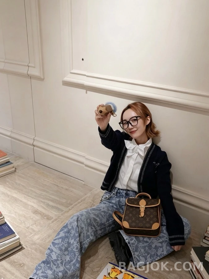 루이비통 루이비통 로고 컬리지 가디건 상세 이미지