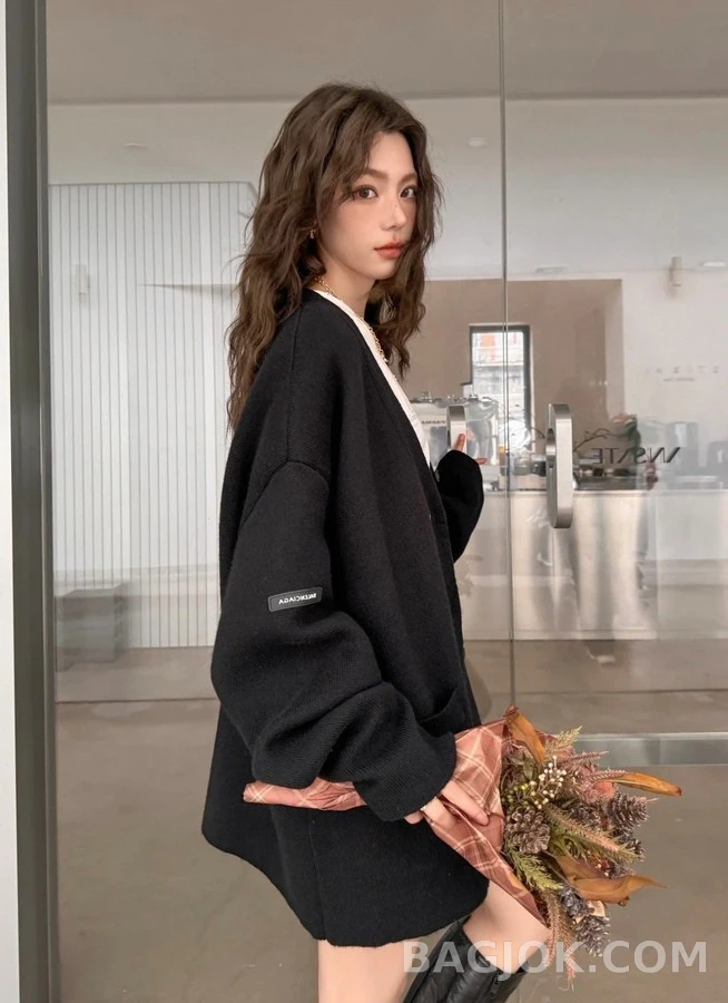 발렌시아가 발렌시아가 슬리브 패치 가디건 상세 이미지