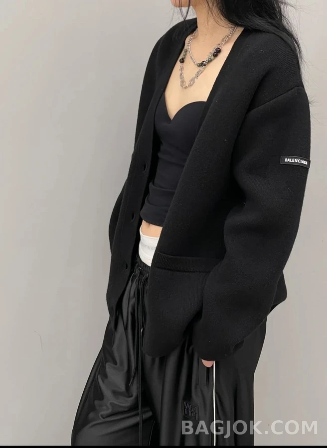 발렌시아가 발렌시아가 슬리브 패치 가디건 상세 이미지