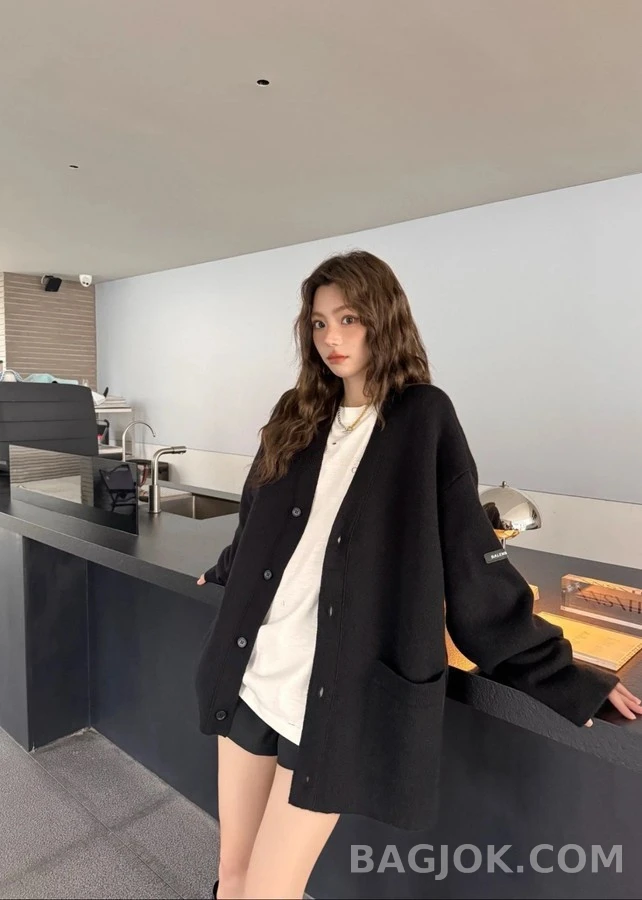 발렌시아가 발렌시아가 슬리브 패치 가디건 상세 이미지