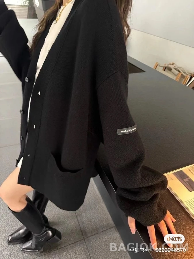 발렌시아가 발렌시아가 슬리브 패치 가디건 상세 이미지