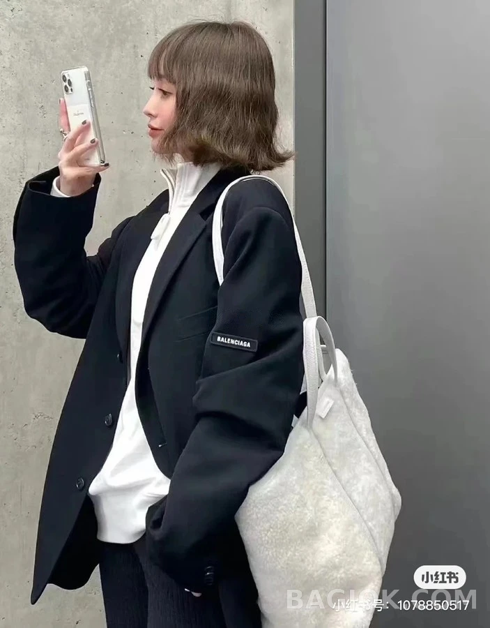 발렌시아가 발렌시아가 슬리브 패치 가디건 상세 이미지