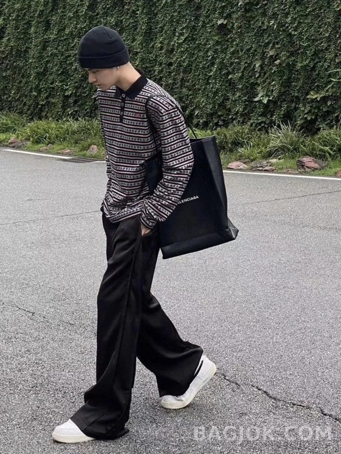 크롬하츠 크롬하츠 십자 패턴 스트라이프 폴로 긴팔 티셔츠 상세 이미지