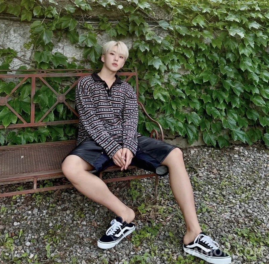 크롬하츠 크롬하츠 십자 패턴 스트라이프 폴로 긴팔 티셔츠 상세 이미지