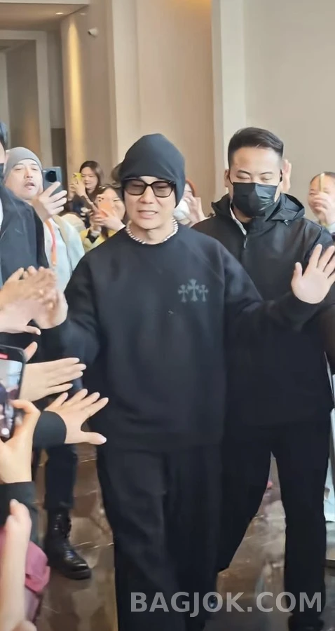크롬하츠 크롬하츠 쓰리 크로스 맨투맨 상세 이미지