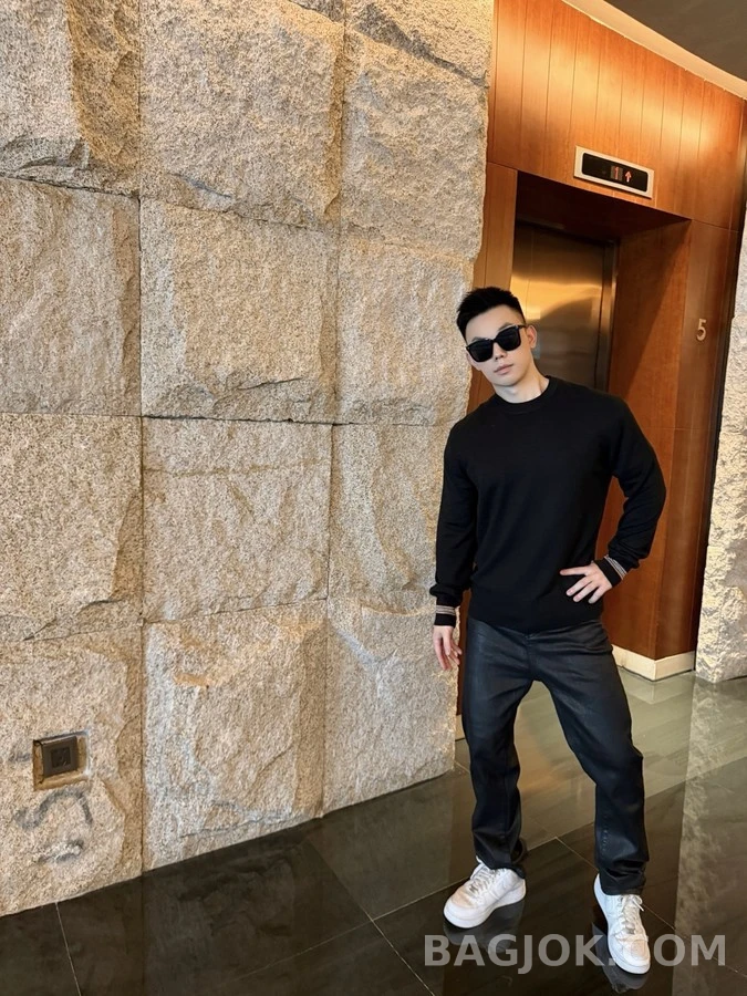 버버리 버버리 체크 스트라이프 니트 상세 이미지