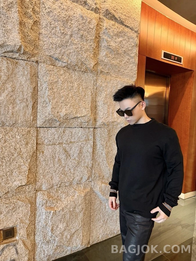 버버리 버버리 체크 스트라이프 니트 상세 이미지