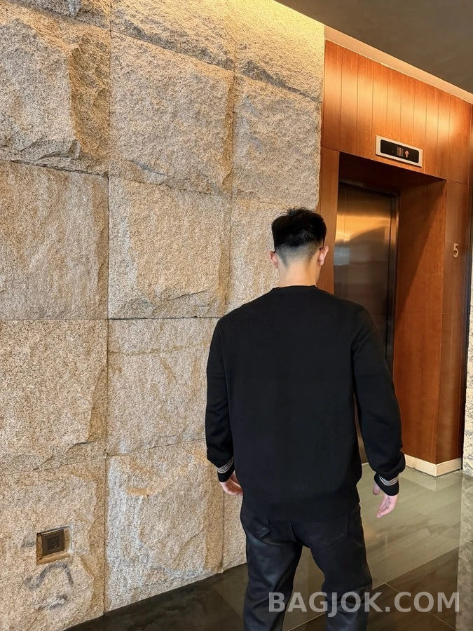 버버리 버버리 체크 스트라이프 니트 상세 이미지