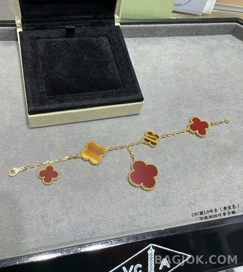 반클리프 아펠 반 클리프 아펠 알함브라 파이브 모티브 브레이슬릿 상세 이미지