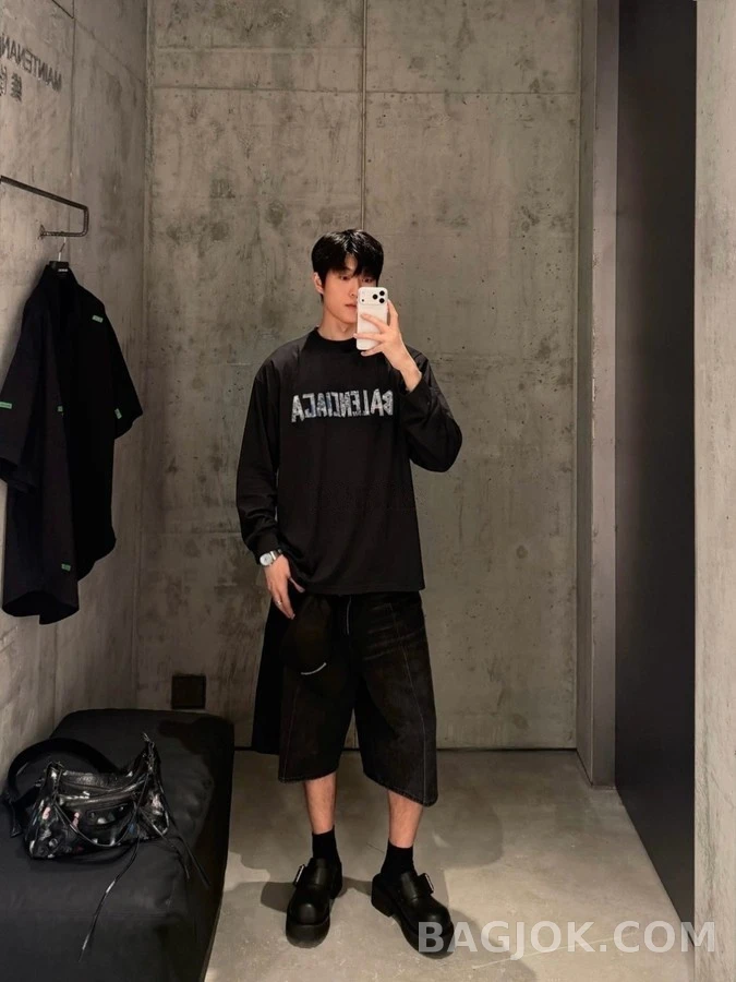 발렌시아가 발렌시아가 테이프 그래피티 로고 긴팔 티셔츠 상세 이미지