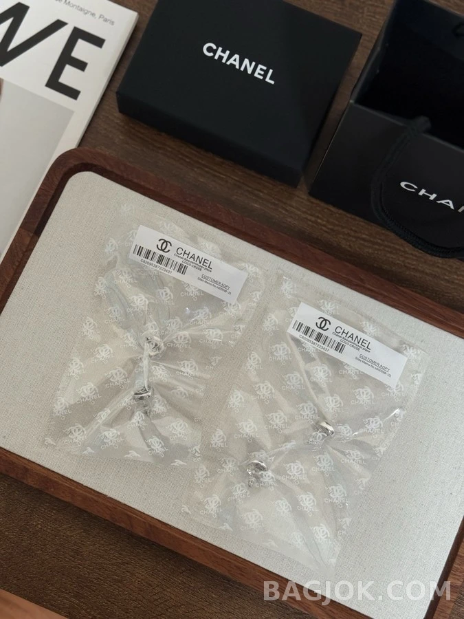 샤넬 샤넬 더블 C 에나멜 크리스탈 드롭 귀걸이 상세 이미지