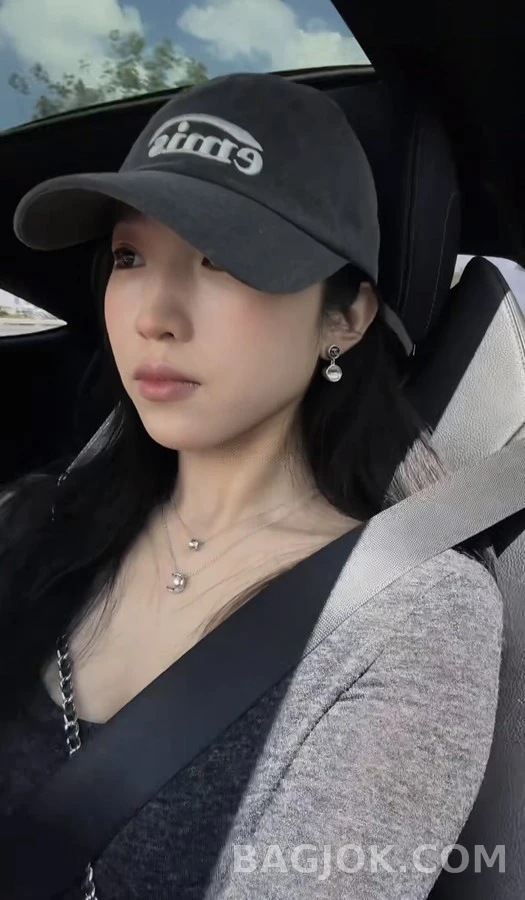 샤넬 샤넬 더블 C 에나멜 크리스탈 드롭 귀걸이 상세 이미지