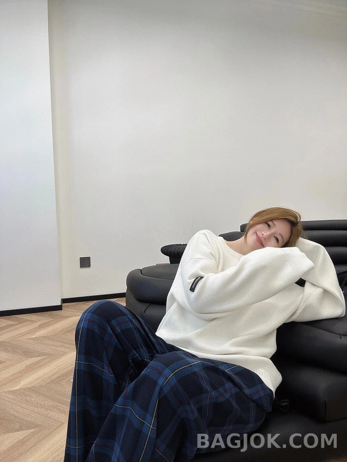 발렌시아가 발렌시아가 슬리브 라벨 립 니트 상세 이미지