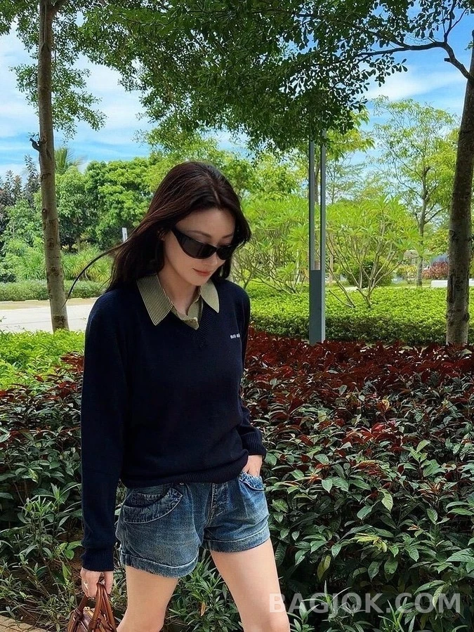 미우미우 미우미우 로고 겹침 칼라 니트 상세 이미지