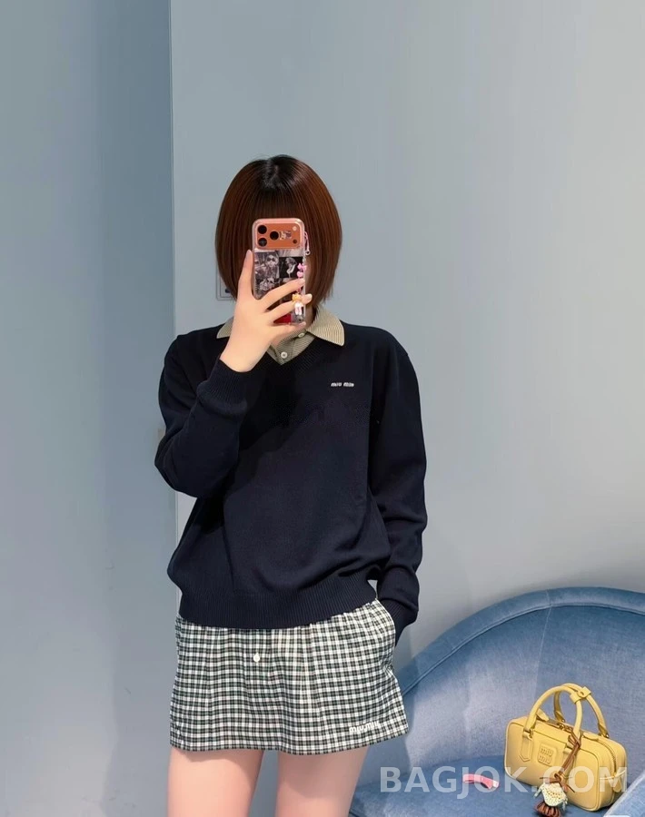 미우미우 미우미우 로고 겹침 칼라 니트 상세 이미지
