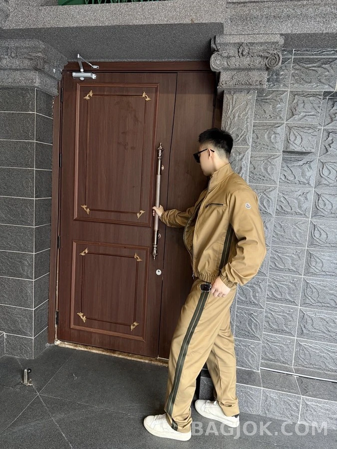 몽클레어 몽클레어 로고 스트라이프 팬츠 상세 이미지