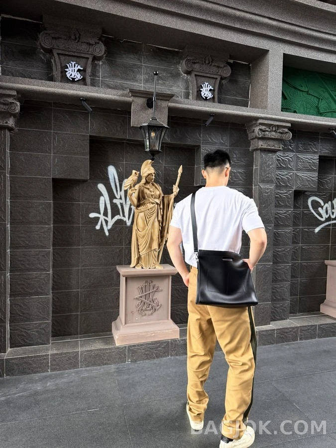 몽클레어 몽클레어 로고 스트라이프 팬츠 상세 이미지